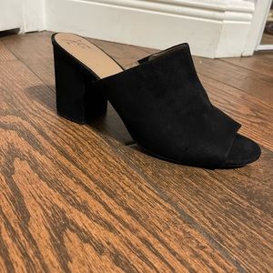 Black wedge mules